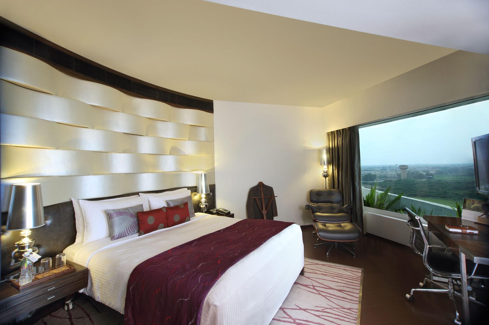 Fortune Select Sg Highway, Ahmedabad - Member Itc Hotels' Group Bagian luar foto