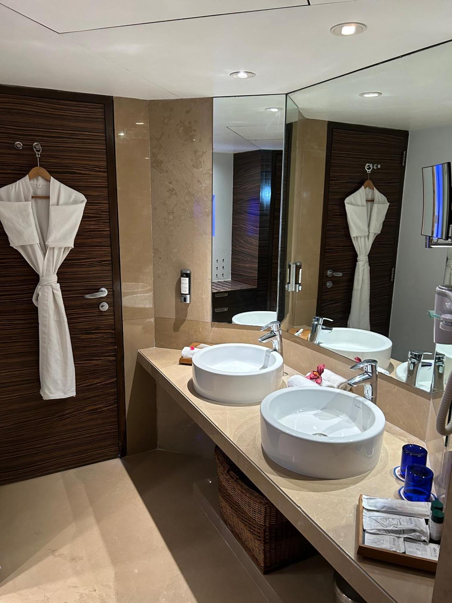 Fortune Select Sg Highway, Ahmedabad - Member Itc Hotels' Group Bagian luar foto