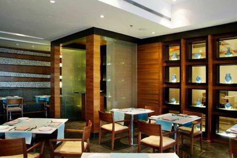 Fortune Select Sg Highway, Ahmedabad - Member Itc Hotels' Group Bagian luar foto