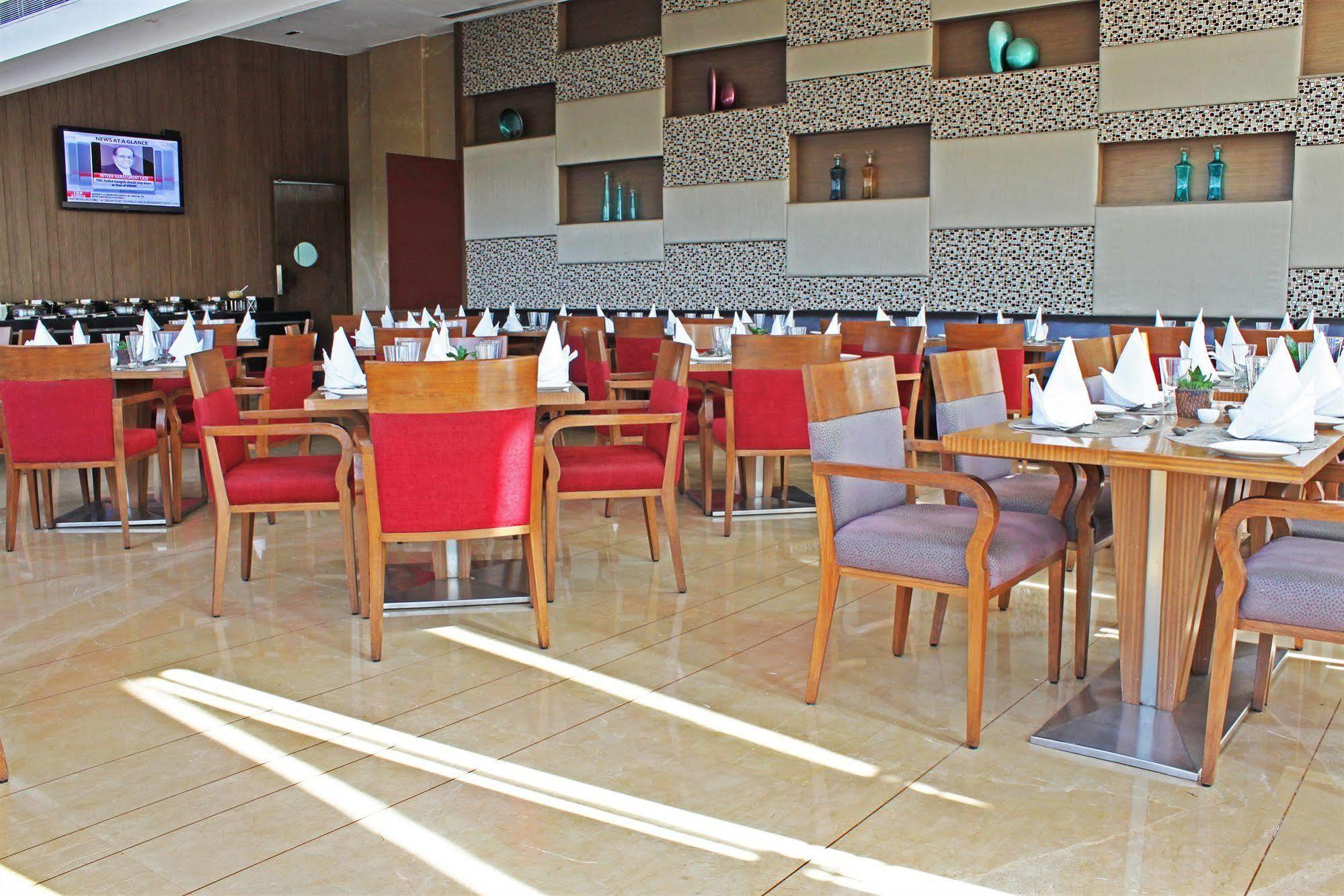 Fortune Select Sg Highway, Ahmedabad - Member Itc Hotels' Group Bagian luar foto