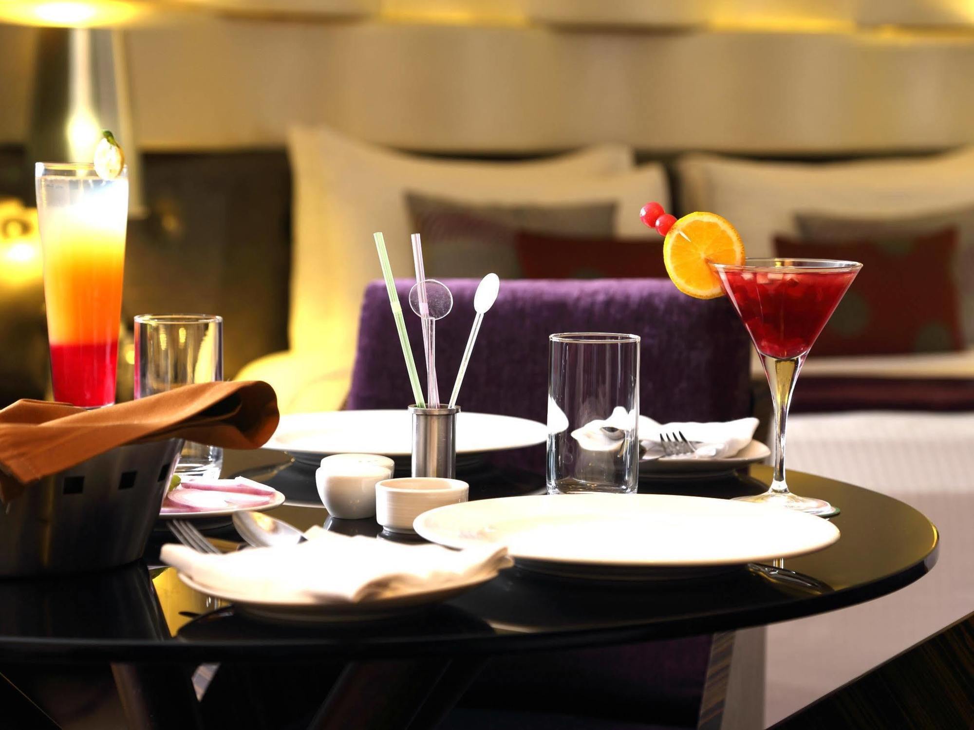 Fortune Select Sg Highway, Ahmedabad - Member Itc Hotels' Group Bagian luar foto