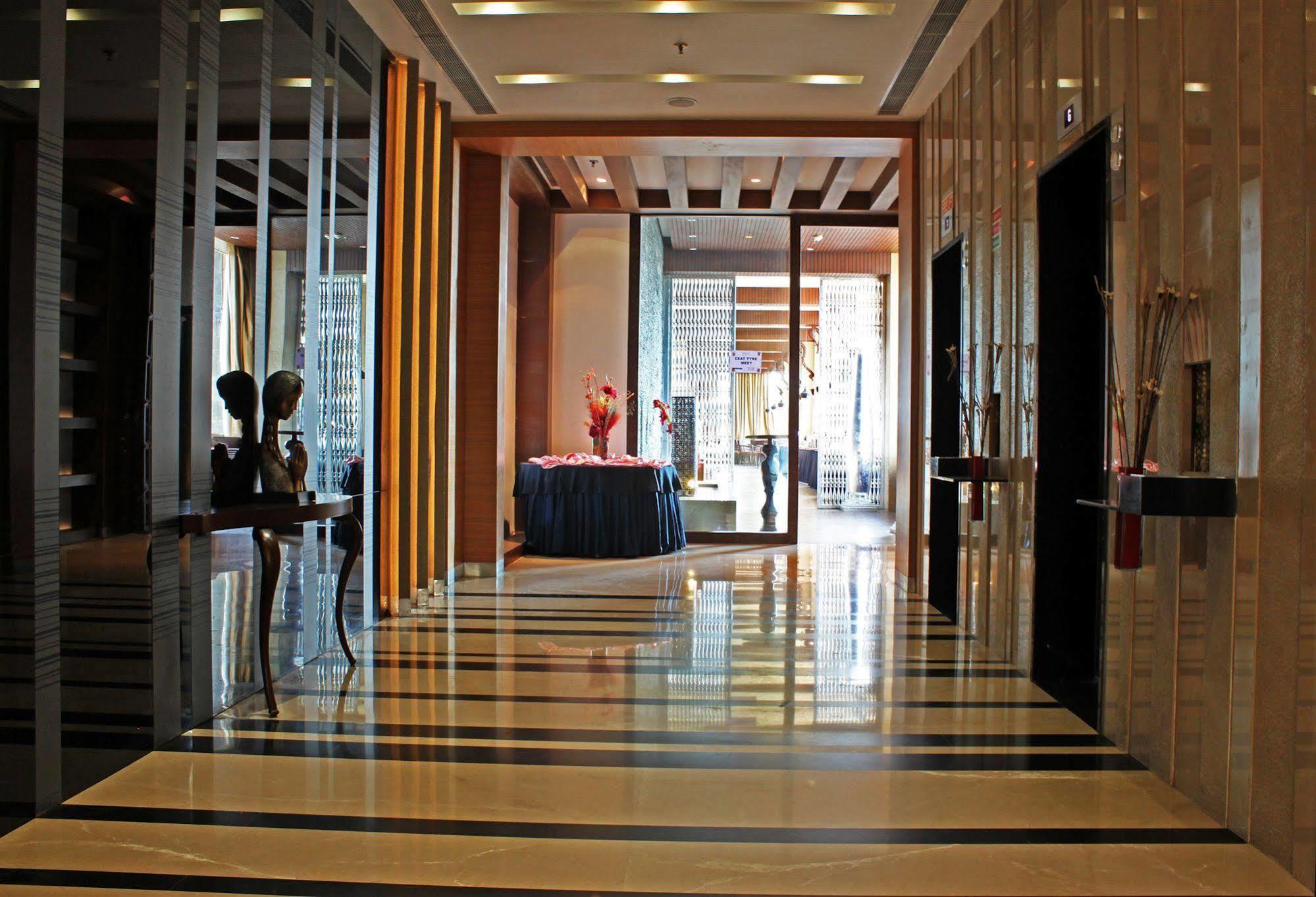Fortune Select Sg Highway, Ahmedabad - Member Itc Hotels' Group Bagian luar foto