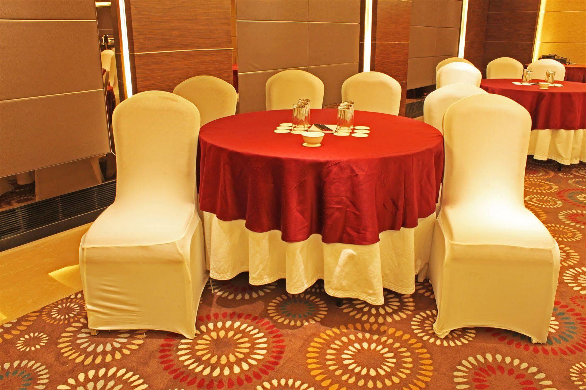 Fortune Select Sg Highway, Ahmedabad - Member Itc Hotels' Group Bagian luar foto