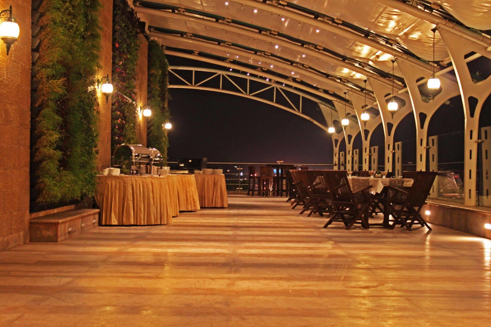 Fortune Select Sg Highway, Ahmedabad - Member Itc Hotels' Group Bagian luar foto