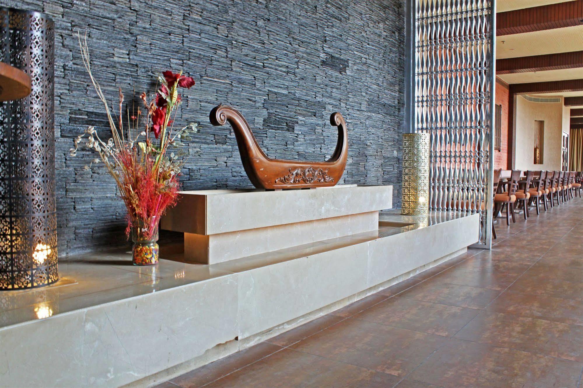 Fortune Select Sg Highway, Ahmedabad - Member Itc Hotels' Group Bagian luar foto